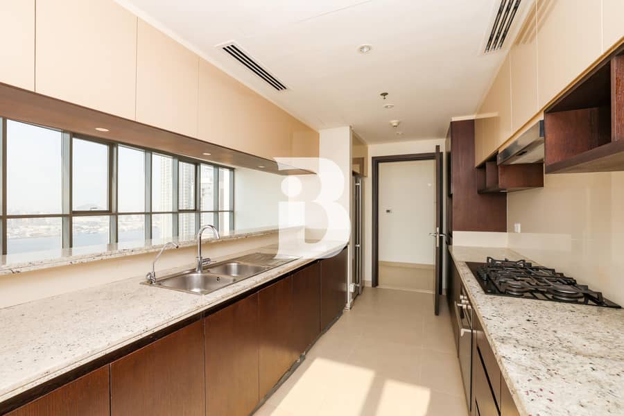 View of the Burj Khalifa | Skyline over the Water - Image 10