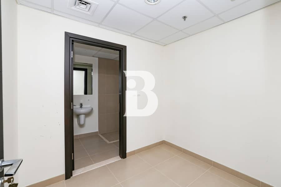 View of the Burj Khalifa | Skyline over the Water - Image 18