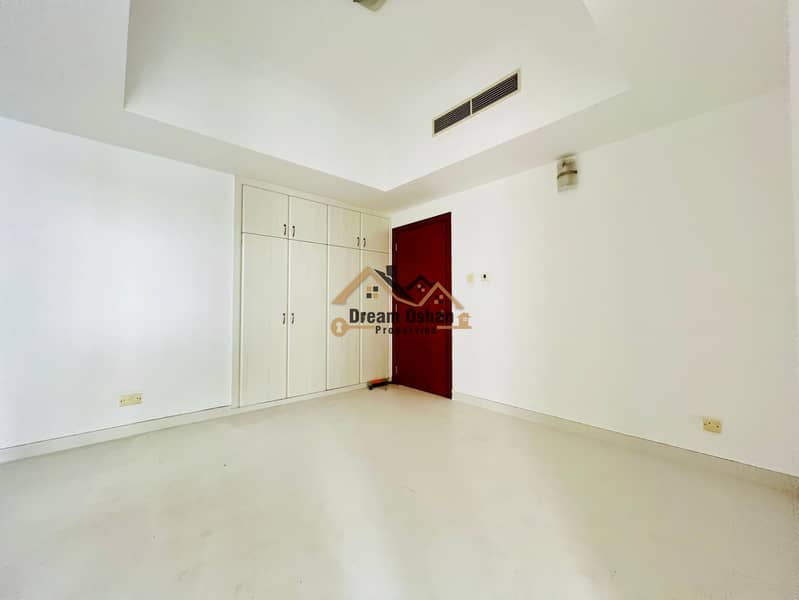 Specious 2BHK+Balcony / Near To Metro / Renovated