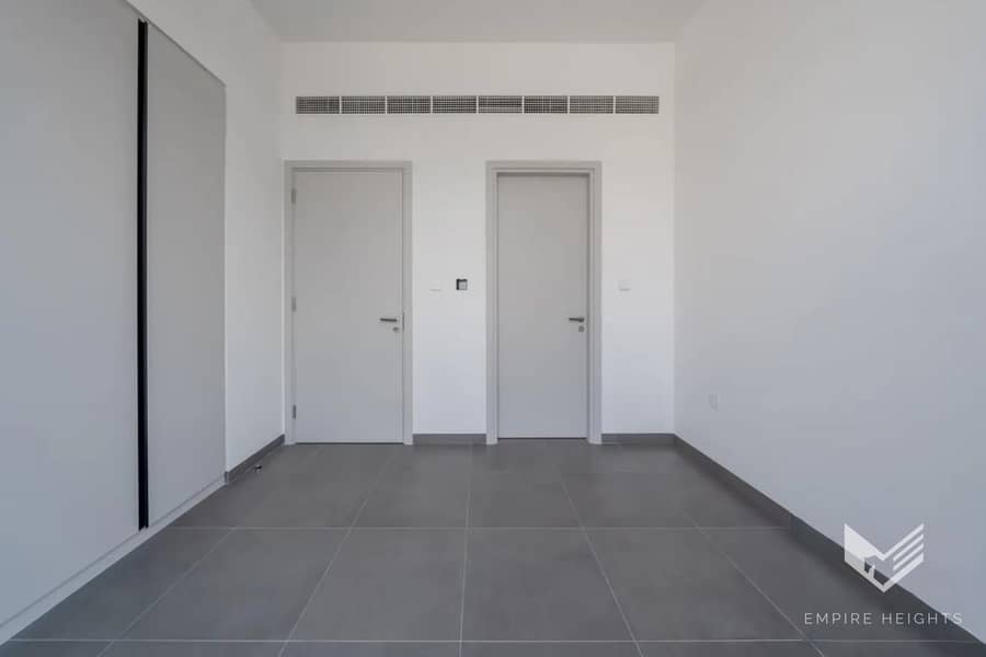 Spacious | Luxurious | Near Park - Image 8