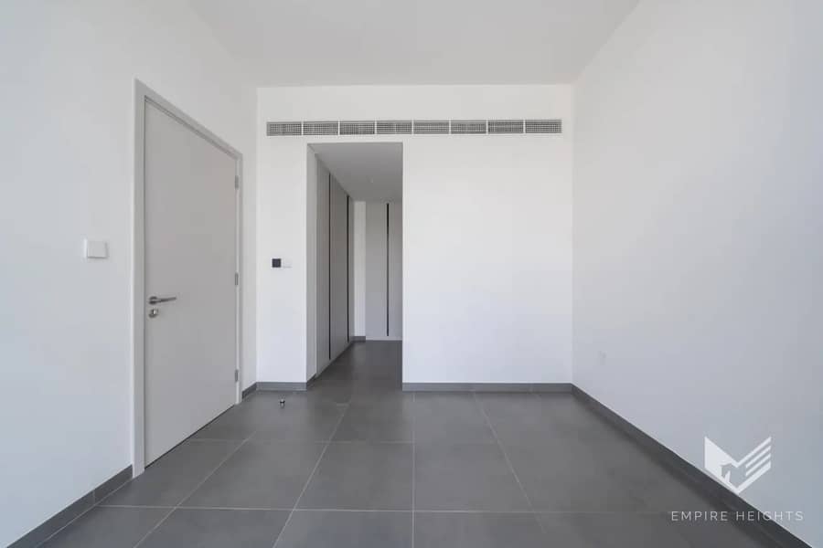 Spacious | Luxurious | Near Park - Image 9