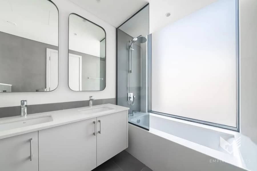 Spacious | Luxurious | Near Park - Image 18