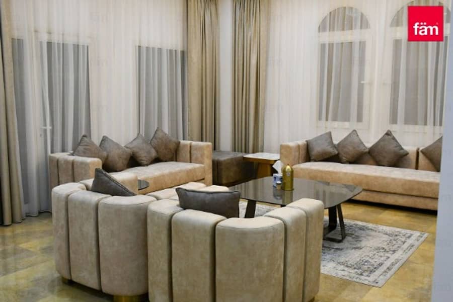 VIP Huge Mansion In The Most Central Location