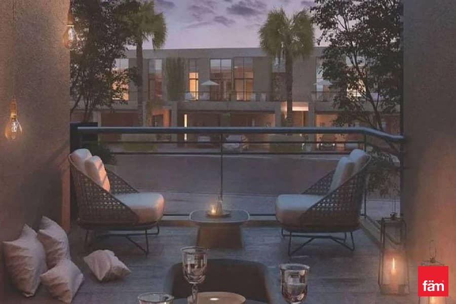 Luxurious 4 Br Villa | Bright Layout