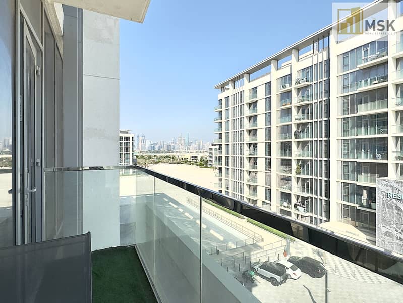 Light-Filled 1BR | Corner Layout