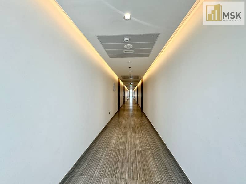 Light-Filled 1BR | Corner Layout