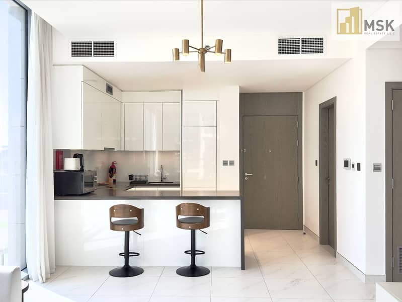 Light-Filled 1BR | Corner Layout - Image 10