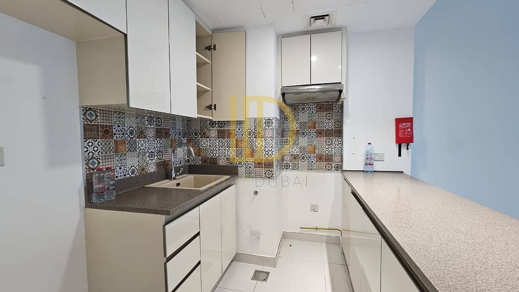 Ready to Move in - Spacious - Unfurnished - Multiple Cheques