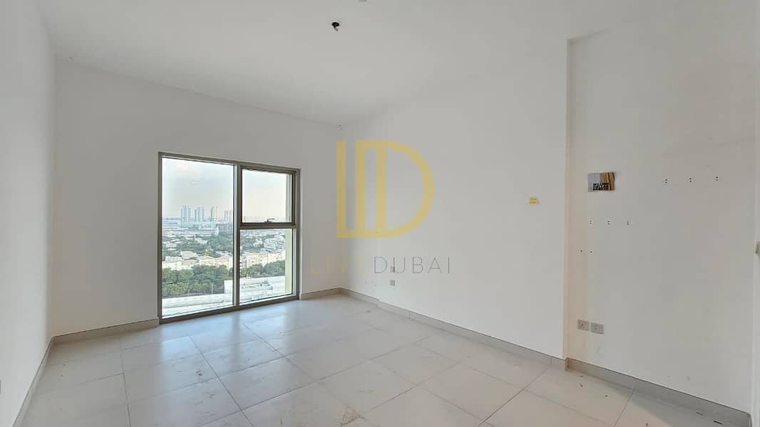 Ready to Move in - Spacious - Unfurnished - Multiple Cheques