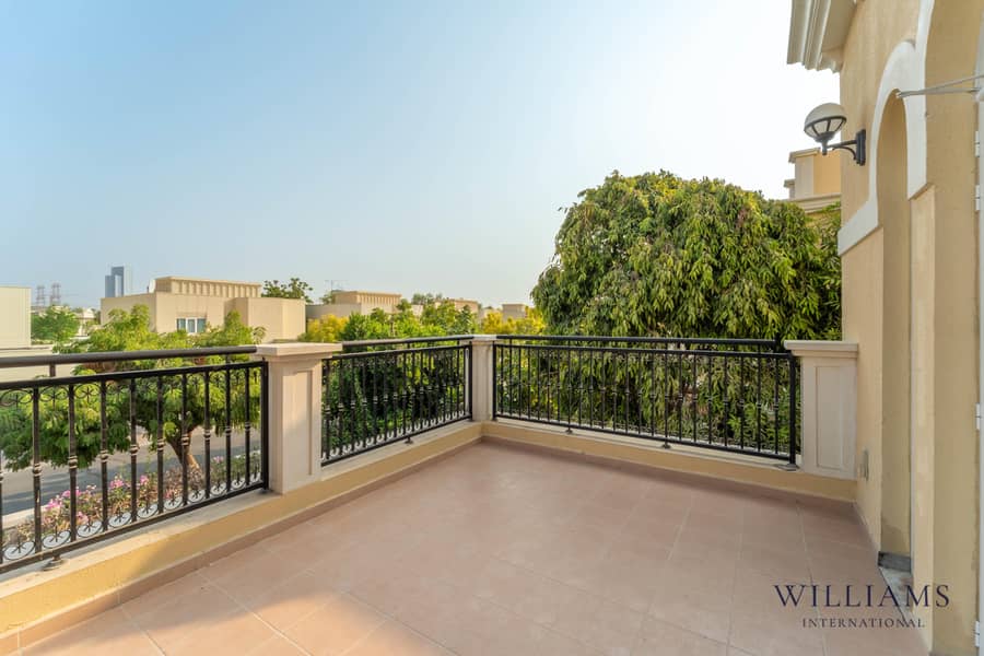 SINGLE ROW | UPGRADED | BEST LOCATION | VOT - Image 11