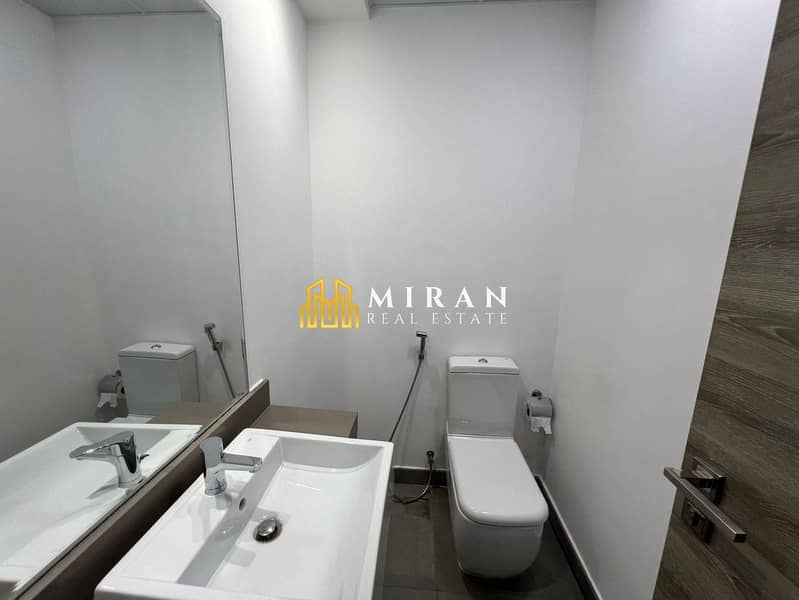 Marina and Burj View- Vacant - Modern - Image 7