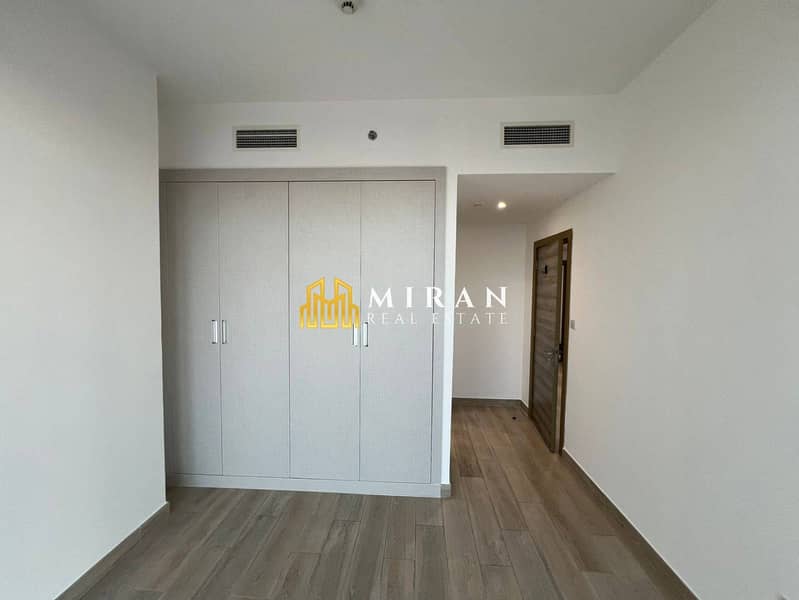 Marina and Burj View- Vacant - Modern - Image 11