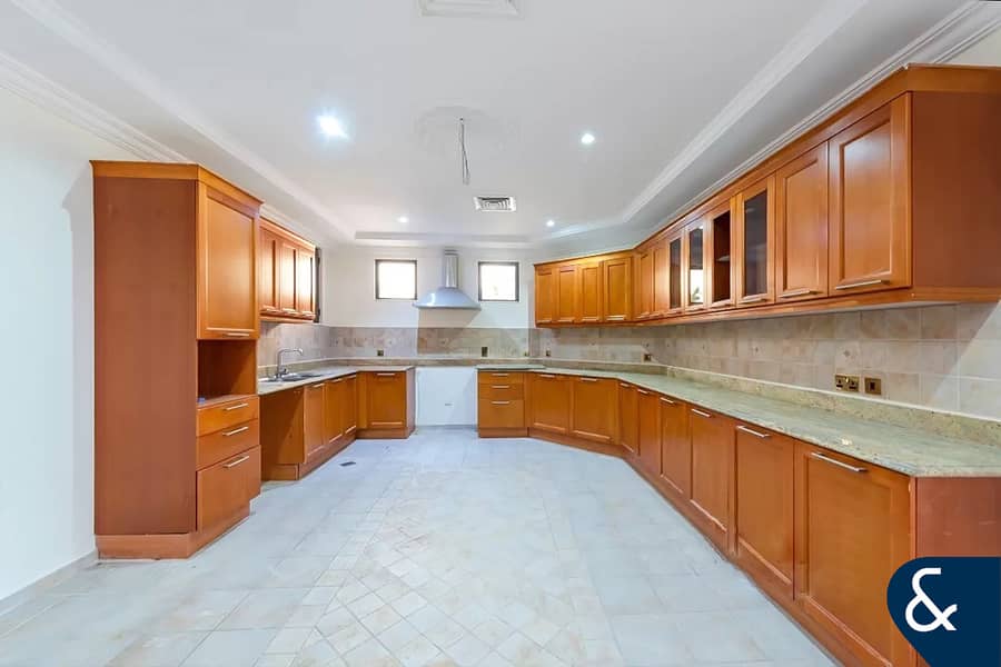 Well Maintained | Atlantis View | Atrium - Image 9