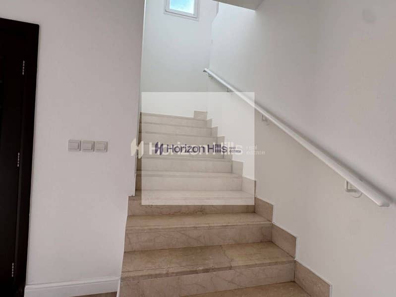 5-Bedroom Villa | Lake View | Prime Location - Image 9