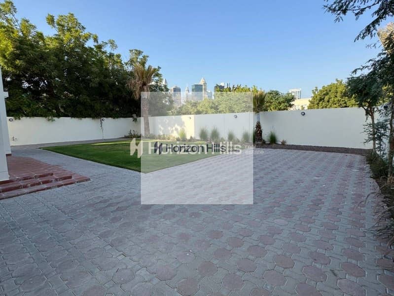 5-Bedroom Villa | Lake View | Prime Location - Image 11