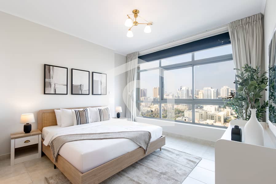 Bright Apartment with Lake Views – The Links East Tower