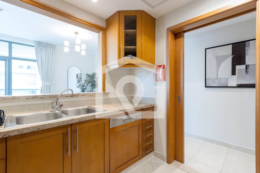 Bright Apartment with Lake Views – The Links East Tower - Image 19