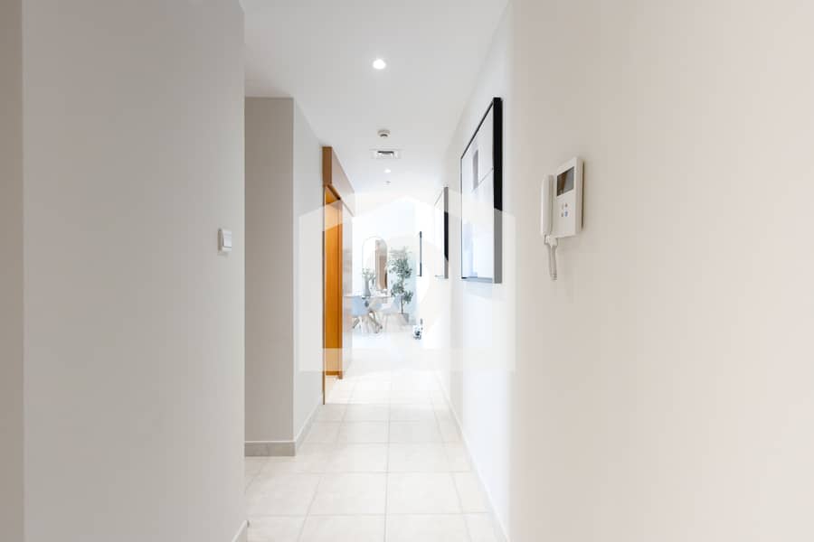 Bright Apartment with Lake Views – The Links East Tower - Image 24