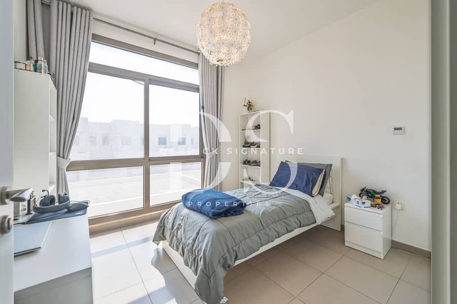 3BR Single Row | Top Location | Well Presented - Image 10