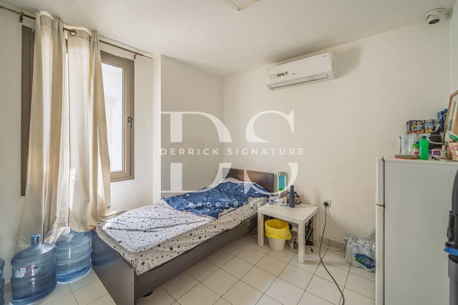 3BR Single Row | Top Location | Well Presented - Image 17