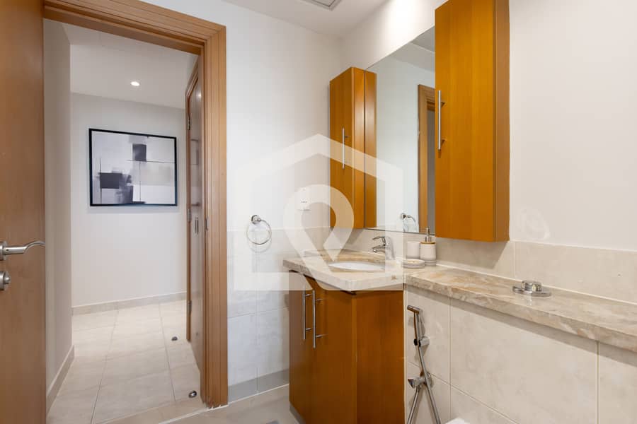 Bright Apartment with Lake Views – The Links East Tower - Image 32