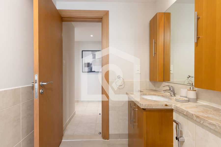 Bright Apartment with Lake Views – The Links East Tower - Image 33