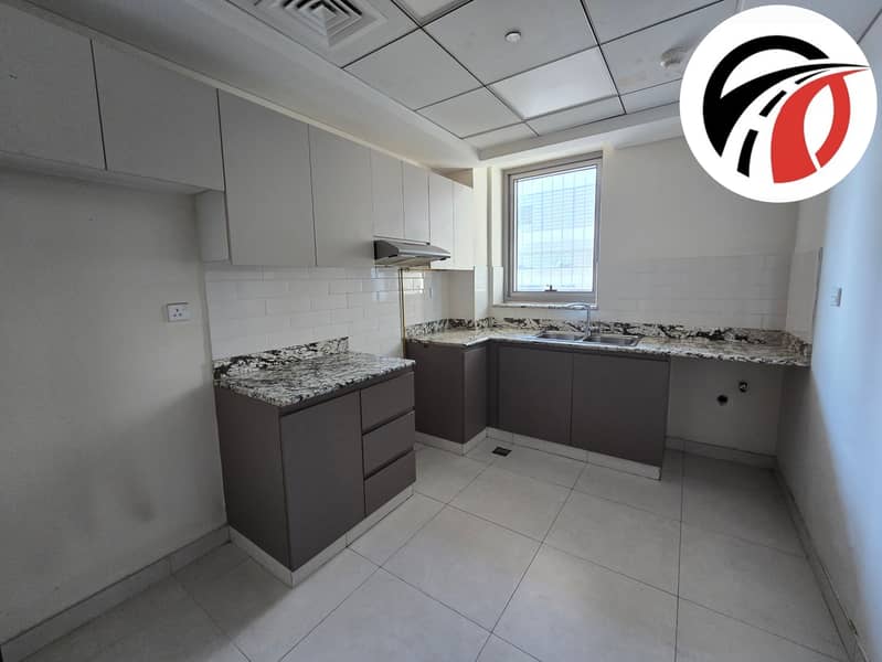 Burj Khalifa View | Ready to Move | Prime Location - Image 9