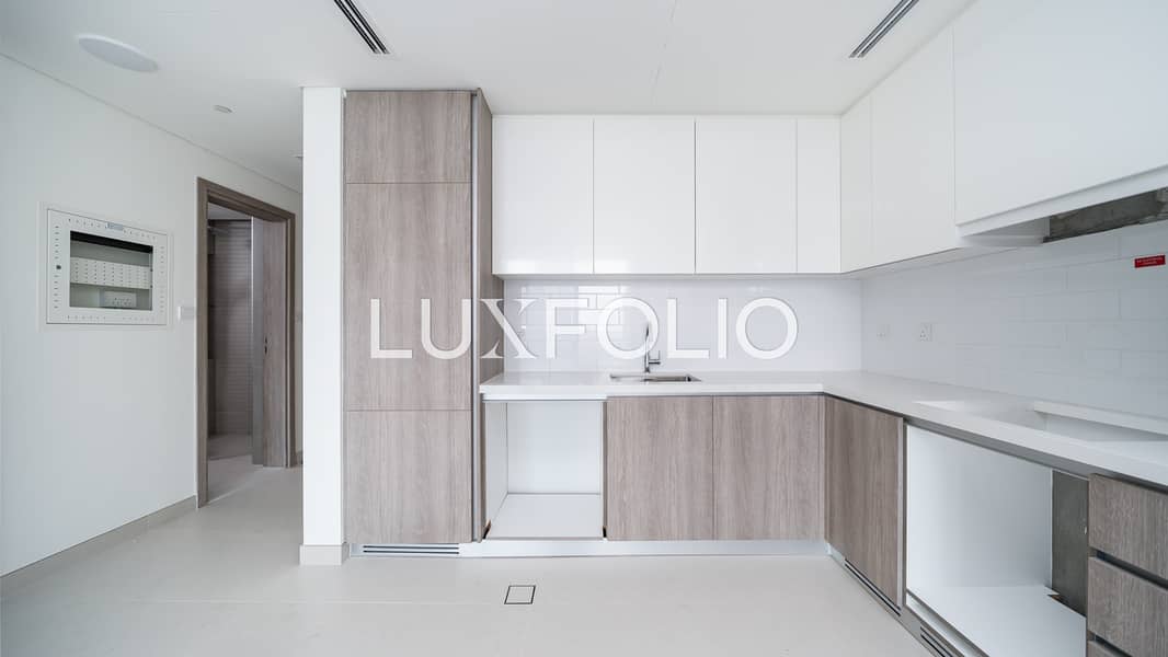 Spacious Unit | Full Marina View | Available Now - Image 10