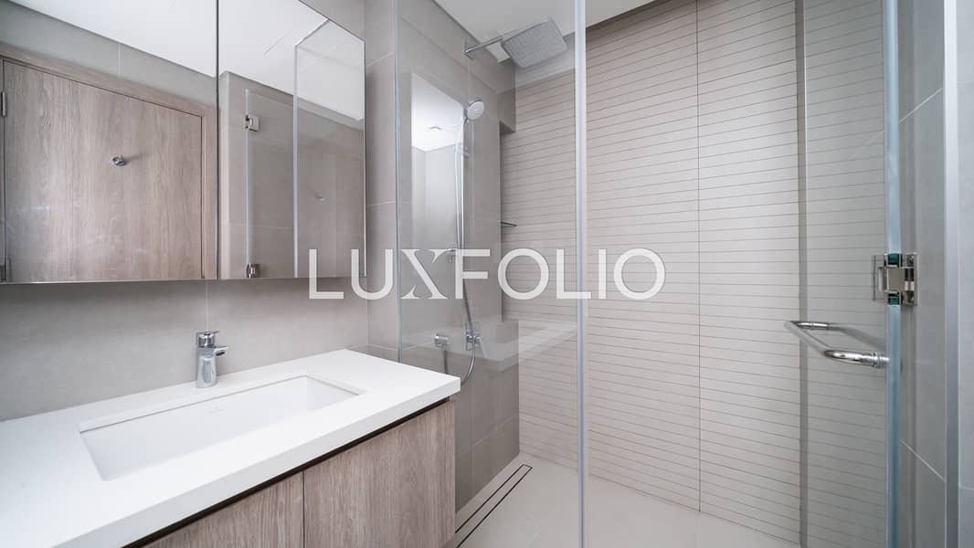 Spacious Unit | Full Marina View | Available Now - Image 15