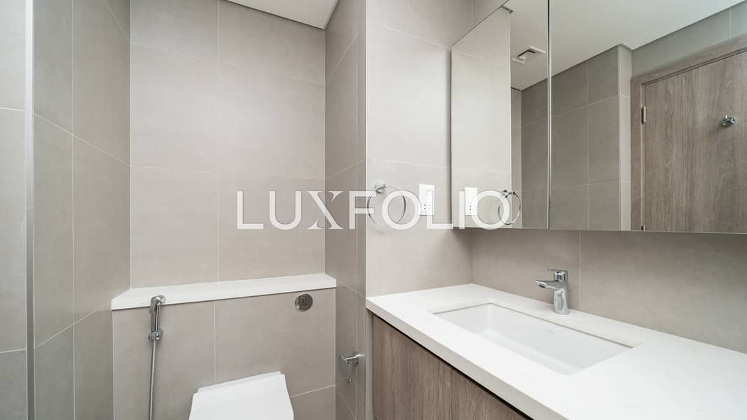 Spacious Unit | Full Marina View | Available Now - Image 16