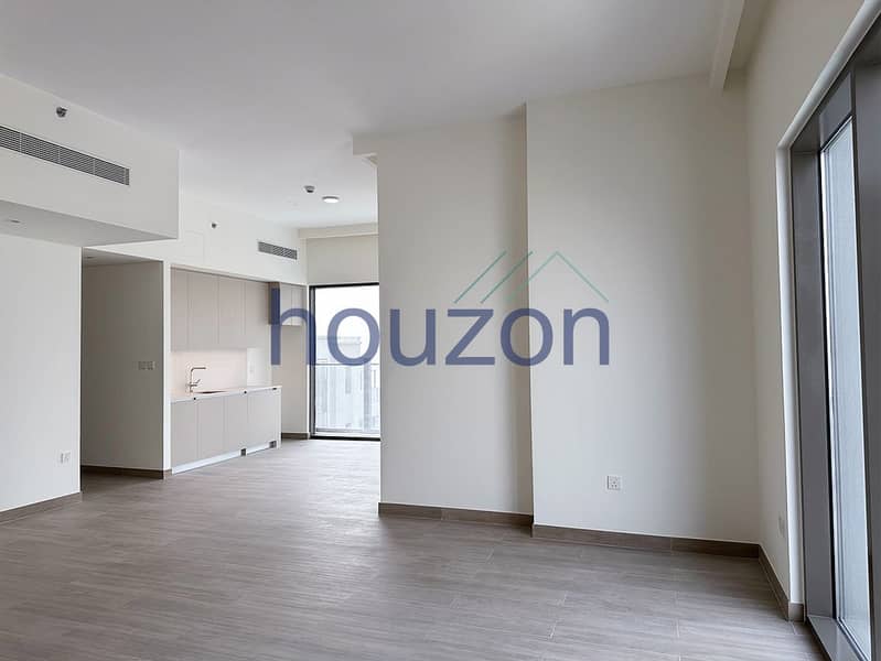 Brand New 4BR + M/Room| Balcony | Sea View