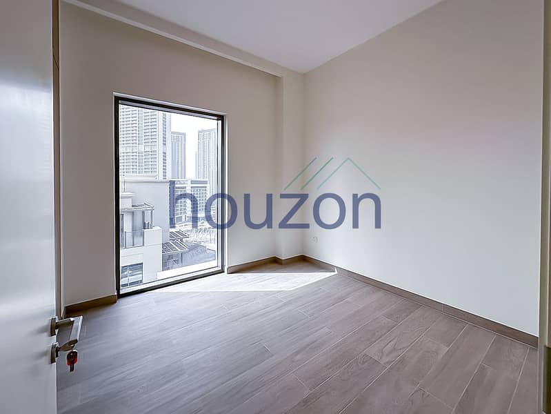 Brand New 4BR + M/Room| Balcony | Sea View