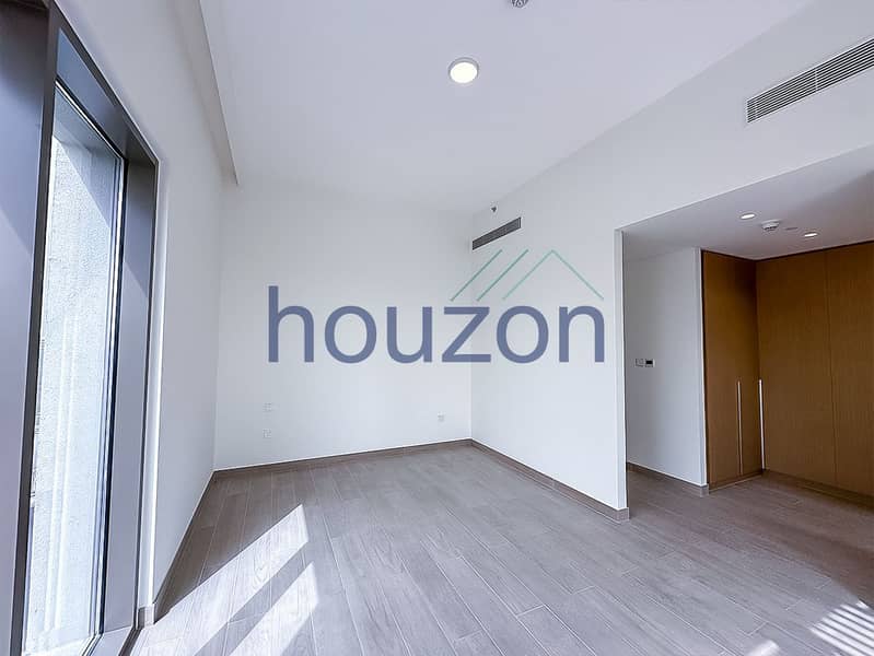 Brand New 4BR + M/Room| Balcony | Sea View