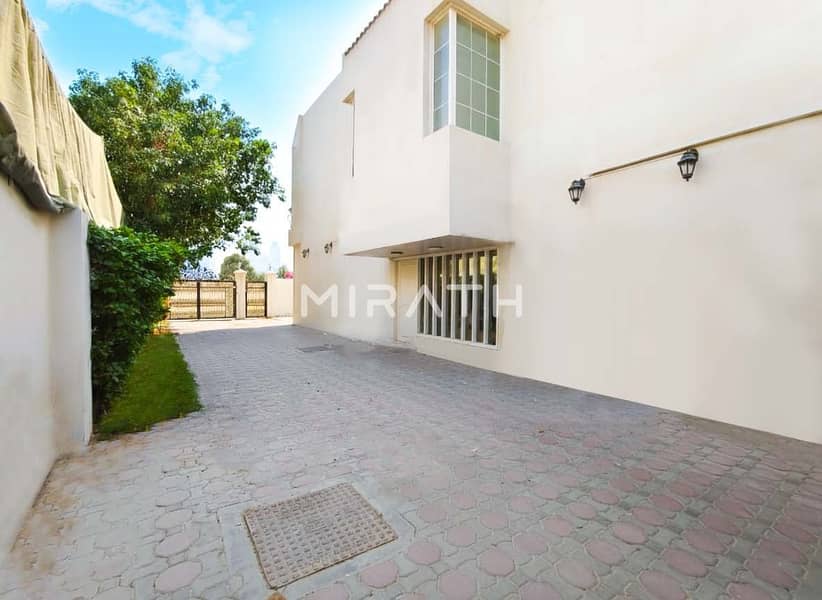 5BR Villa| Spacious Layout | Under Renovation - Image 17