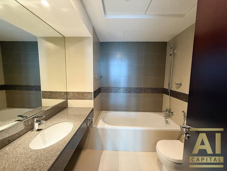 SPACIOUS LAYOUT I FULL CANAL VIEW I TERRACE - Image 11