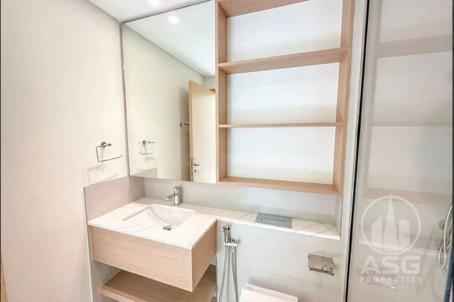 Chiller Free/ Stunning Villa Views/ Next to Park