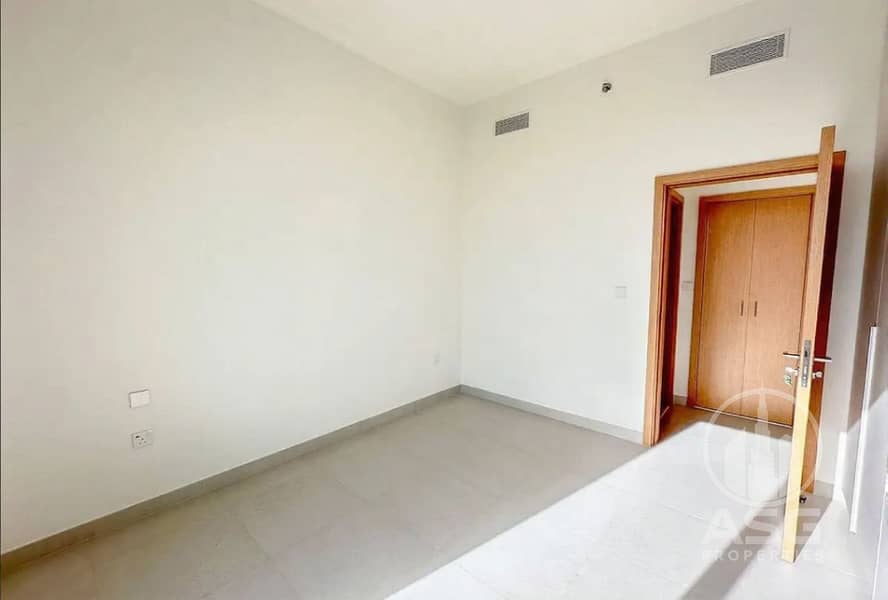 Chiller Free/ Stunning Villa Views/ Next to Park - Image 7