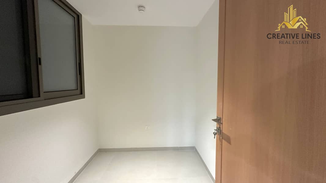 SPACIOUS 3BED MAID ROOM STORAGE AREA - Image 9