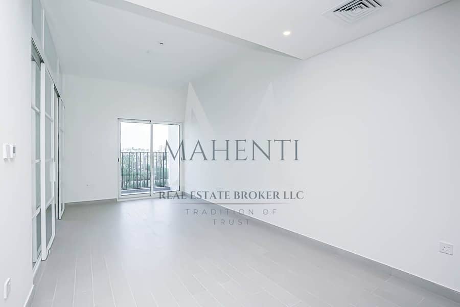 Vacant 2-Bedroom | Pool View | Golfville