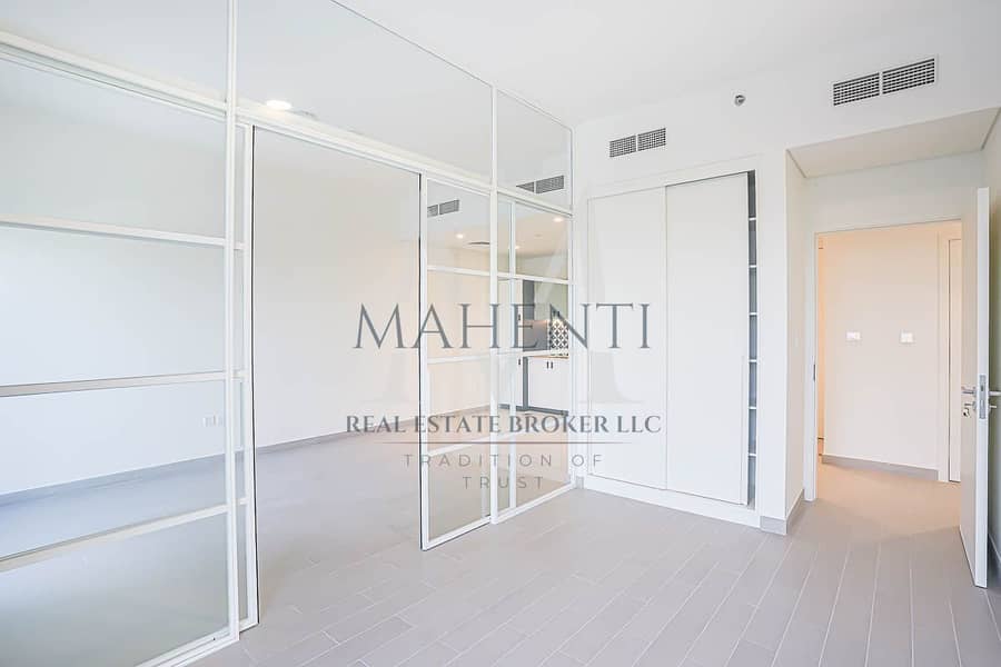 Vacant 2-Bedroom | Pool View | Golfville - Image 11