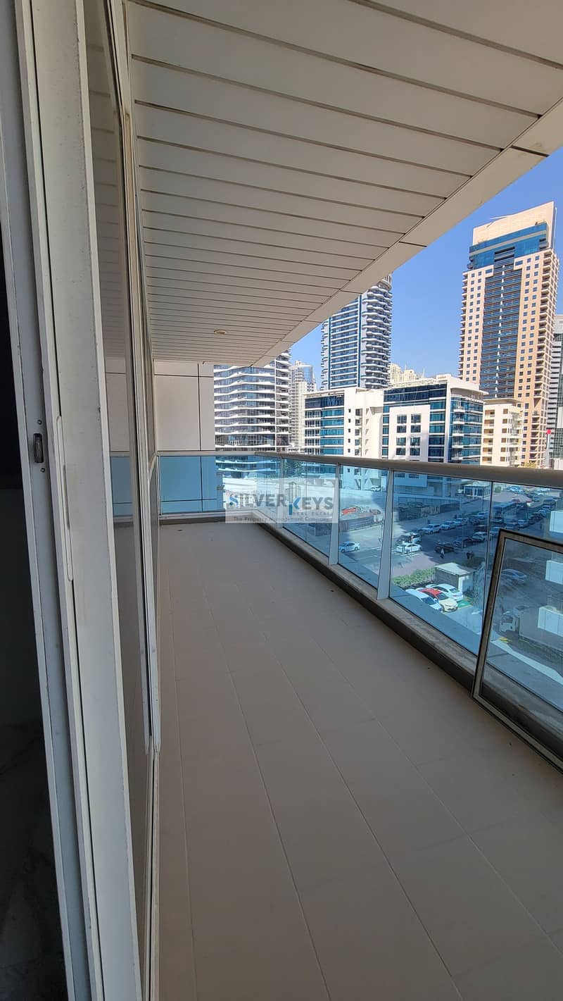 MORDERN AND WELL CONNECTED 1 BHK WITH BIG SPACIOUS HALL AND AN OPEN KITCHEN