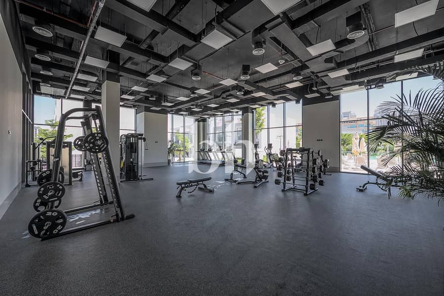 Corner Villa | 5 Bed Plus Maid Room |Move In Ready - Image 9