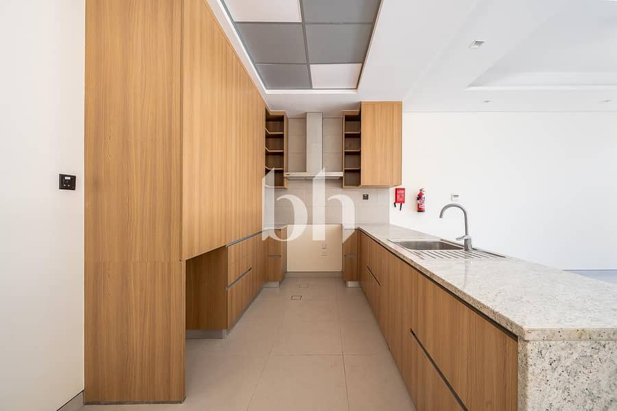 Corner Villa | 5 Bed Plus Maid Room |Move In Ready - Image 14