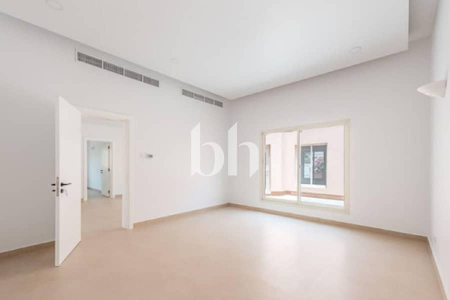 Well-Maintained 3BR Villa | Private Garden |Vacant