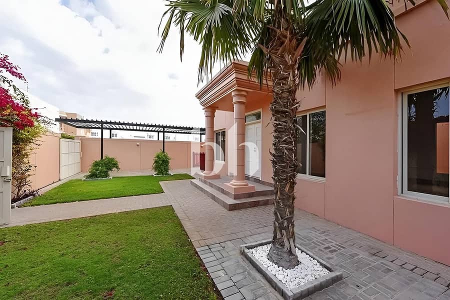 Well-Maintained 3BR Villa | Private Garden |Vacant