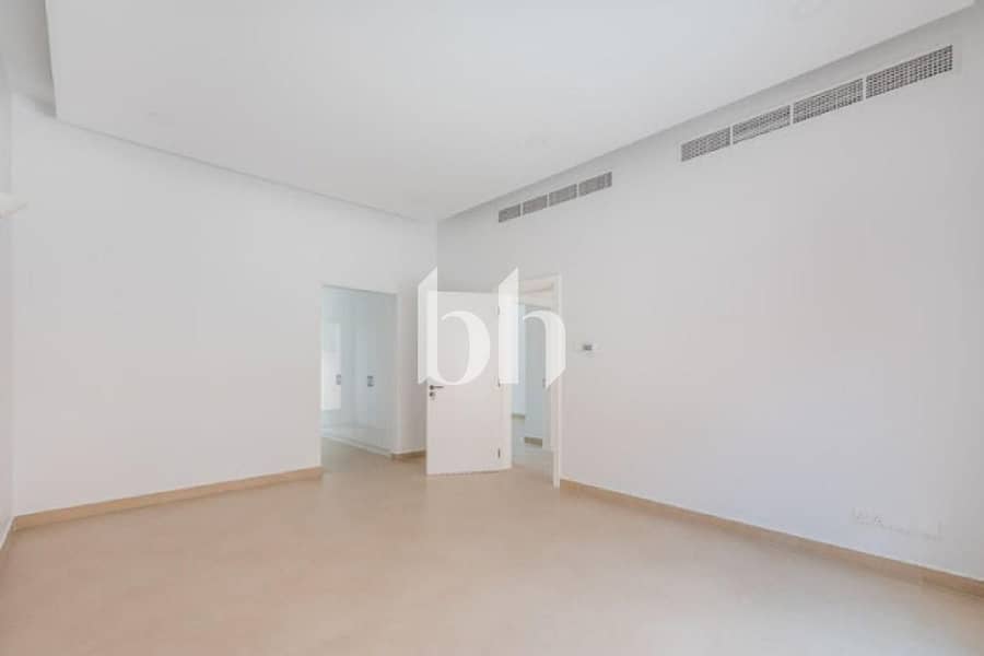 Well-Maintained 3BR Villa | Private Garden |Vacant - Image 8