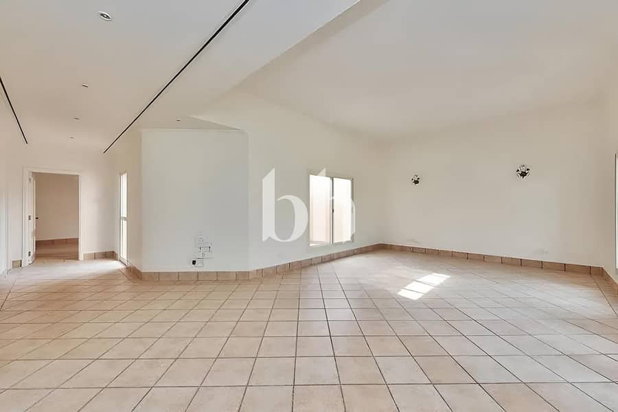 Well-Maintained 3BR Villa | Private Garden |Vacant - Image 15