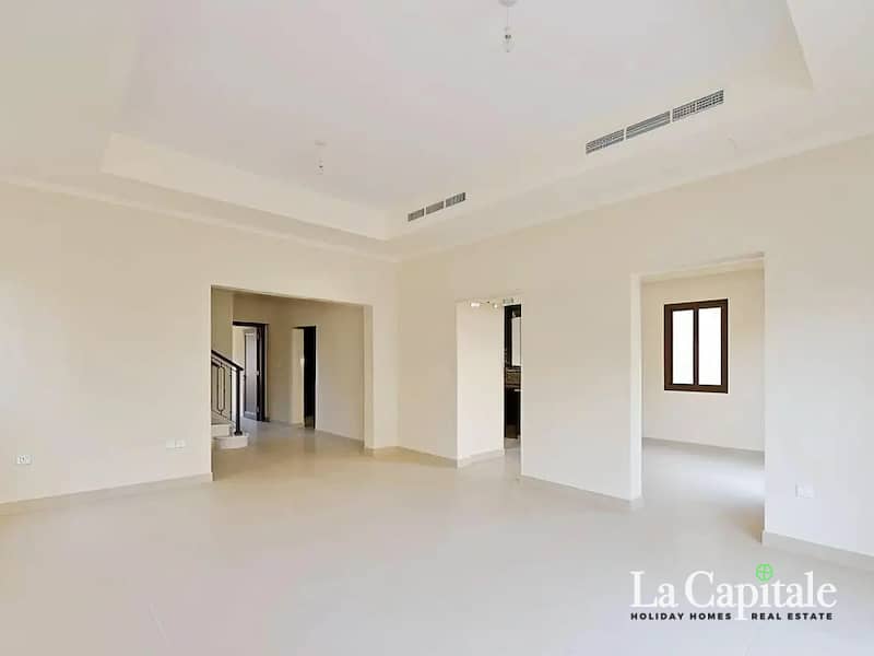 Single Row | Huge Layout | Negotiable