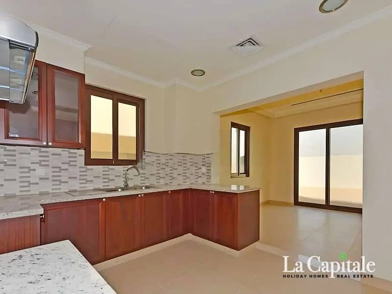 Single Row | Huge Layout | Negotiable