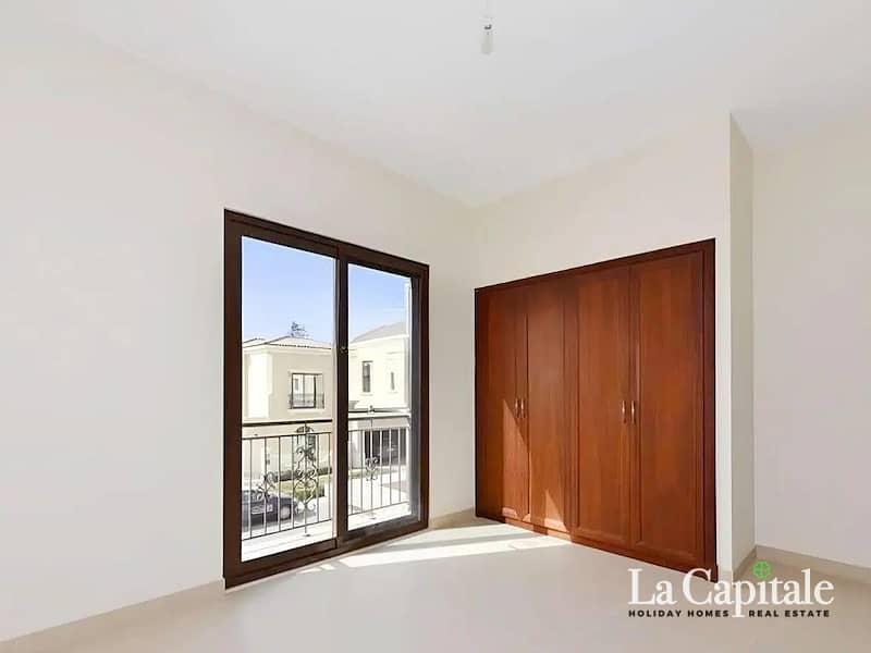 Single Row | Huge Layout | Negotiable - Image 8